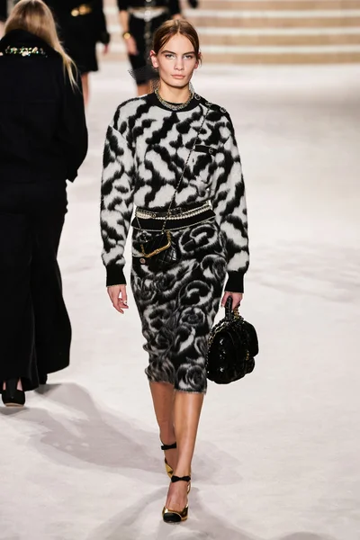 Look 14